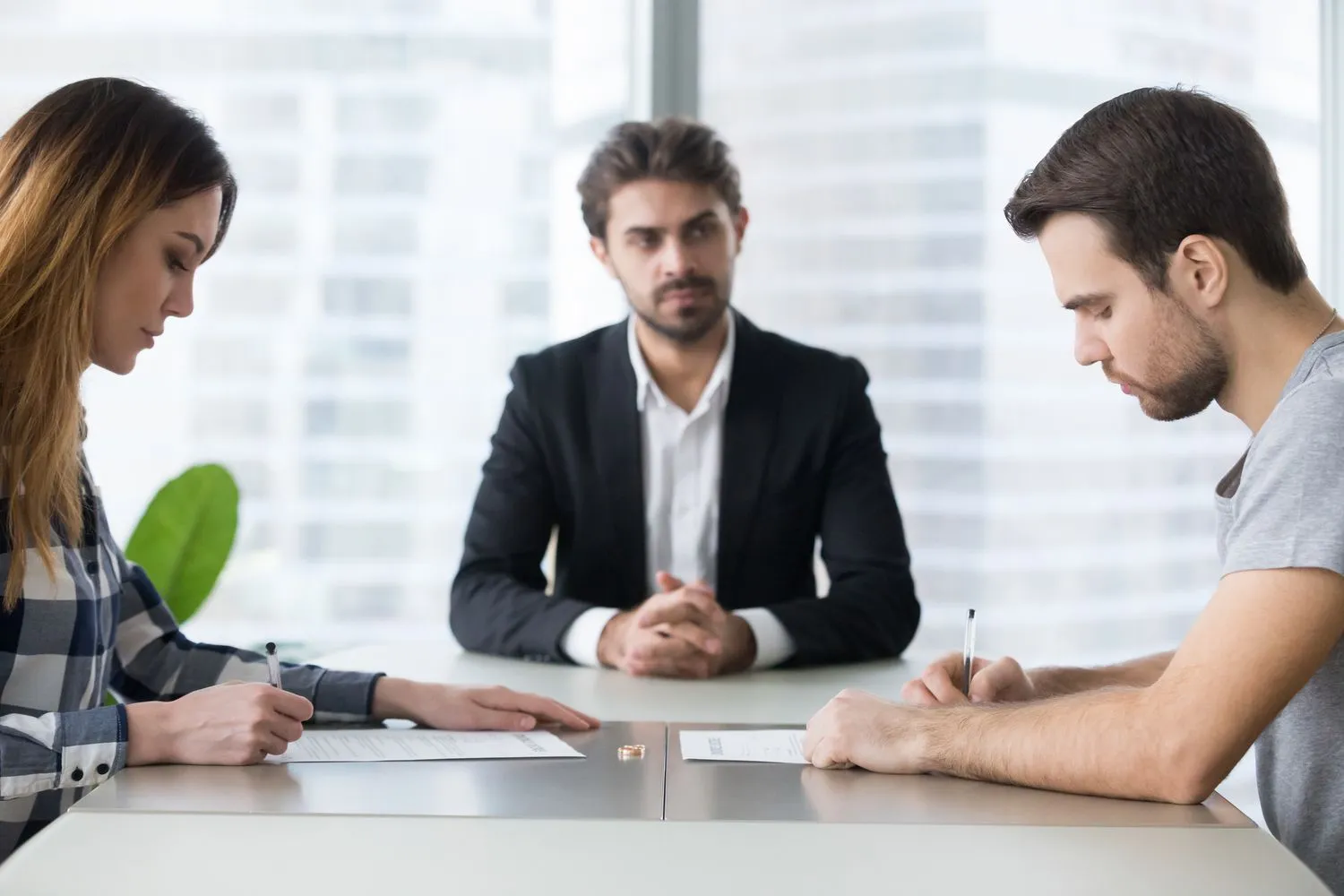 How EH Mediation Guides Couples Toward Fair and Balanced Outcomes Buckinghamshire
