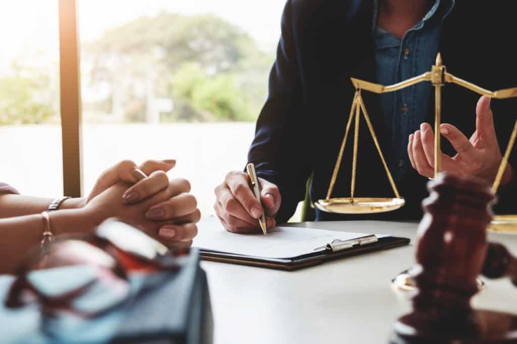 Court Applications vs. Mediation: A Less Stressful Path with EH Mediation Buckinghamshire